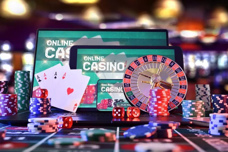 Màn hình đăng nhập và menu chính trên ứng dụng mobile 7m cn sport